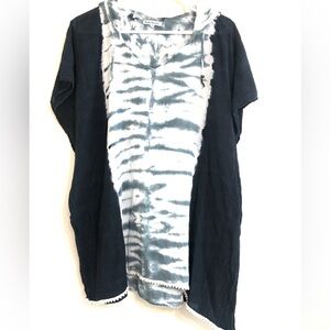 Tiare Hawaii Gray and Navy Tie-Dye Top